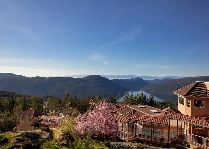 Villa Eyrie Resort